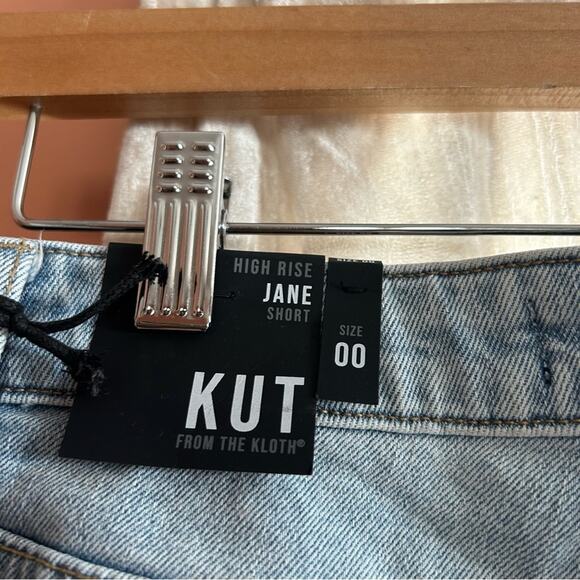 Kut from the Kloth High Rise Jane Jean Short Distressed Denim Cutoff NWT Size 00 - Picture 4 of 5